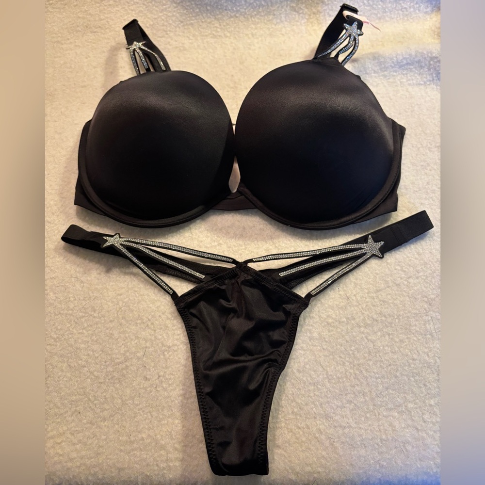 Victoria’s Secret bra and panty set. Very Sexy bra 34DD and thong, size small.